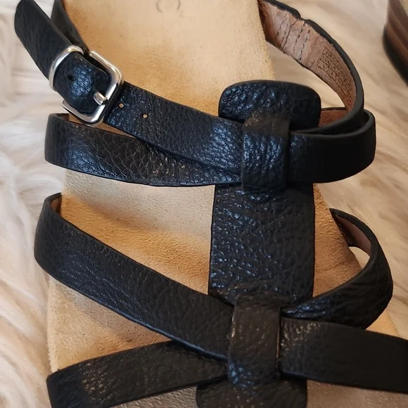 Vionic Black Leather Sandals, Size 6 - Picture 9 of 14